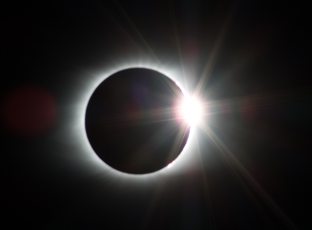 Eclipse solar anular: entenda o que é o anel de fogo deste sábado, 14 de  outubro