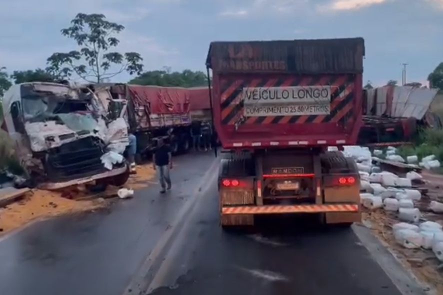 Motorista Morre Em Grave Acidente Entre Duas Carretas Na BR-163 ...