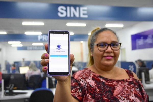 No total, foram disponibilizadas 2.956 oportunidades nos 36 postos de atendimento do Sine instalados, em 32 municípios de Mato Grosso. - Foto por: João Reis
