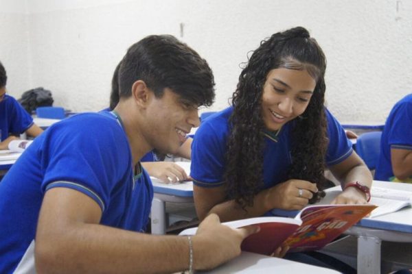 alunos-da-rede-estadual-na-sala-de-aula-seduc-mt-scaled
