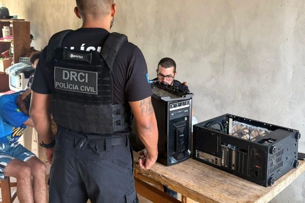 policia-civil-cumpre-mandados-em-juina-em-combate-a-pornografia-infantil-na-internet